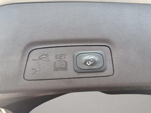 Used 2017 Lincoln MKC Select w/ Lincoln MKC Climate Package AWD/4WD image 11