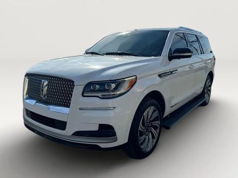 Used 2022 Lincoln Navigator Reserve image 2