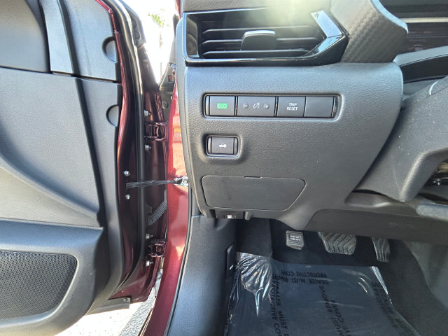 Used 2025 Nissan Sentra SV FWD image 25