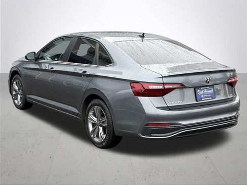 Used 2022 Volkswagen Jetta SE image 8