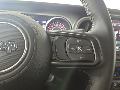 Certified 2021 Jeep Gladiator Sport image 17