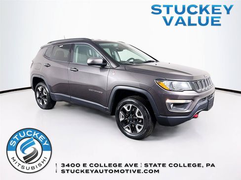 Used 2018 Jeep Compass Trailhawk w/ Cold Weather Group AWD/4WD image 1