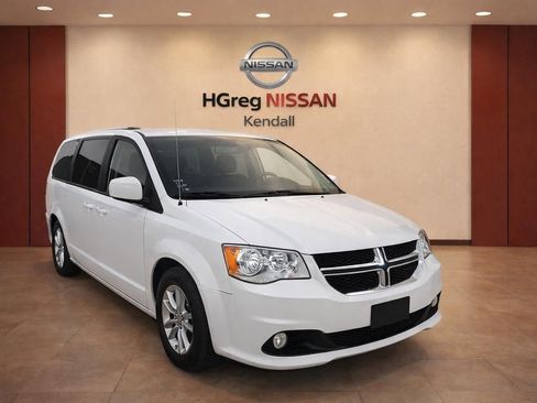 Used 2019 Dodge Grand Caravan SXT w/ Rear Park Assist Package image 8