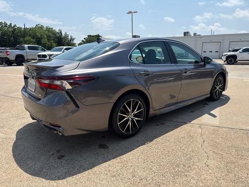 Used 2024 Toyota Camry SE FWD image 5