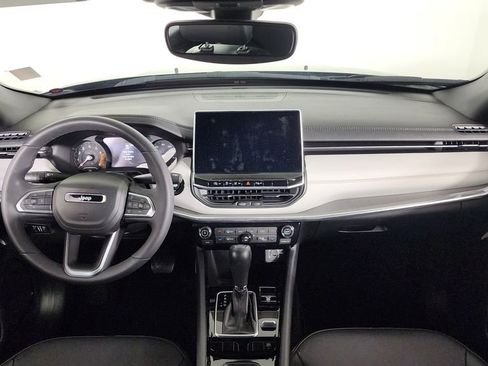 Used 2023 Jeep Compass Limited image 32