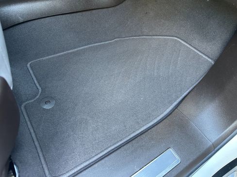 Used 2024 GMC Yukon XL SLT w/ SLT Luxury Package image 36