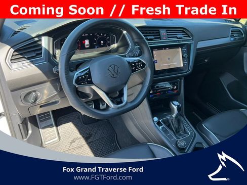 Used 2022 Volkswagen Tiguan SEL R-Line AWD/4WD image 16