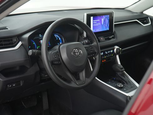 Used 2025 Toyota RAV4 XLE image 23