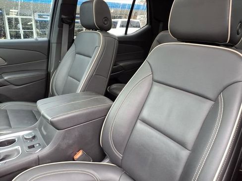 Used 2022 Chevrolet Traverse Premier w/ Redline Edition image 7