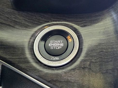 Certified 2023 Jeep Grand Cherokee L Limited w/ Luxury Tech Group II AWD/4WD image 16