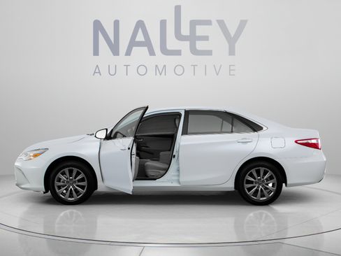 Used 2017 Toyota Camry SE FWD image 2