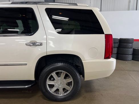 Used 2007 Cadillac Escalade AWD w/ Climate Package image 50