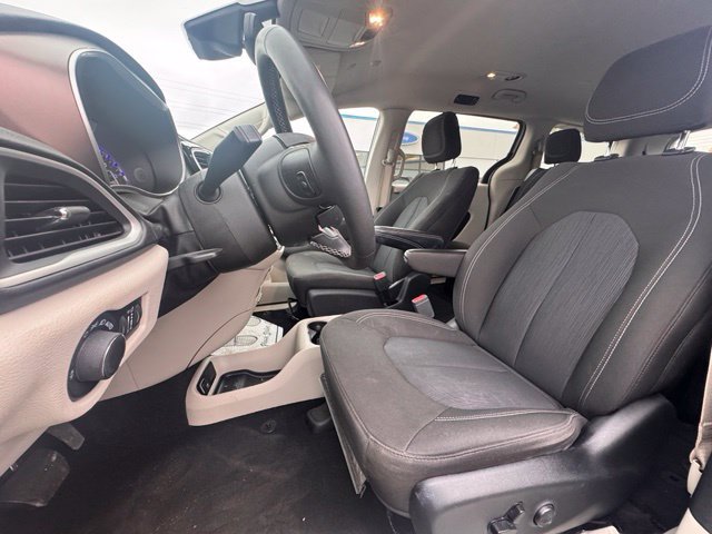 Used 2023 Chrysler Voyager LX FWD image 12