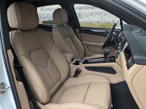 New 2026 Porsche Macan AWD/4WD image 25