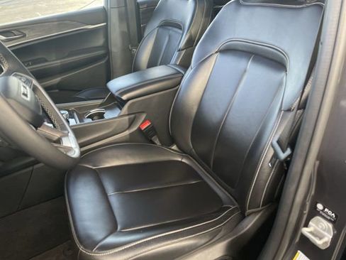 Used 2024 Jeep Grand Cherokee Limited AWD/4WD image 11