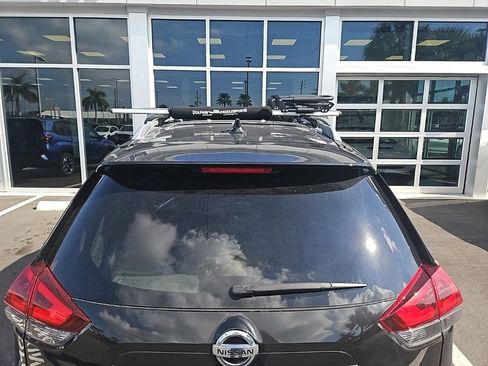 Used 2018 Nissan Rogue SL w/ Premium Package image 9