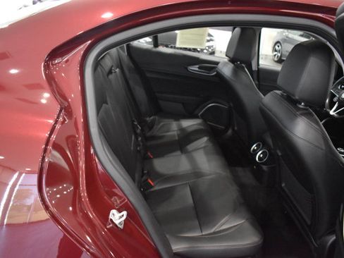 Used 2018 Alfa Romeo Giulia AWD image 21