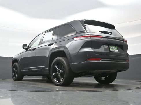 Used 2023 Jeep Grand Cherokee Altitude AWD/4WD image 30