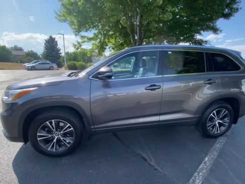 Used 2016 Toyota Highlander XLE AWD/4WD image 5