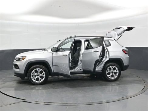 New 2026 Jeep Compass Latitude image 49