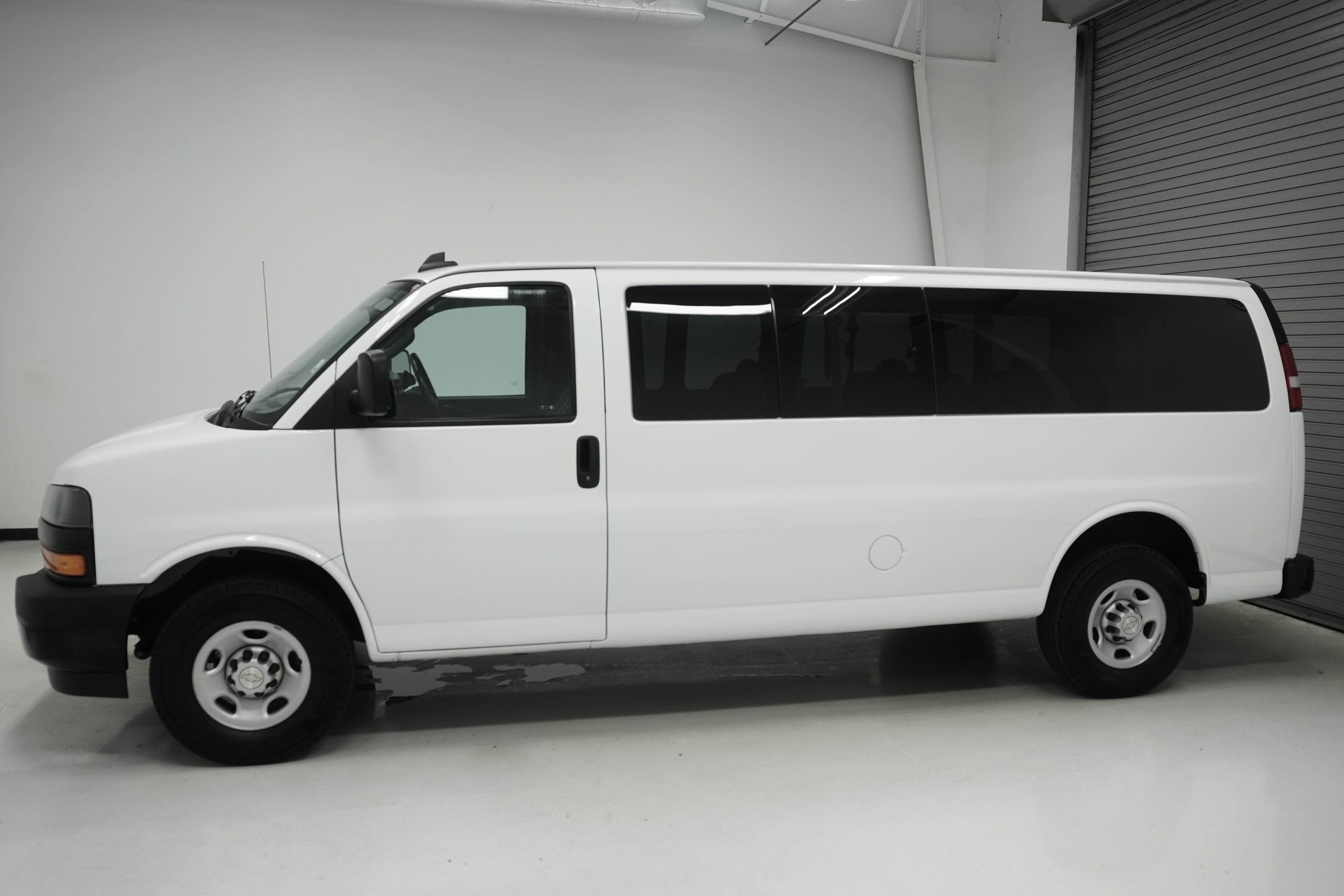 Used 2022 Chevrolet Express 3500 LS RWD image 5
