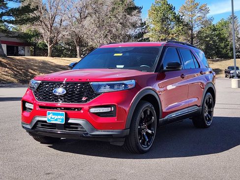 Used 2024 Ford Explorer ST w/ Equipment Group 401A image 4