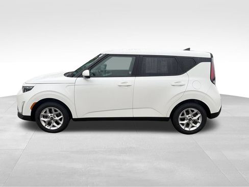 Used 2025 Kia Soul LX w/ LX Technology Package FWD image 3