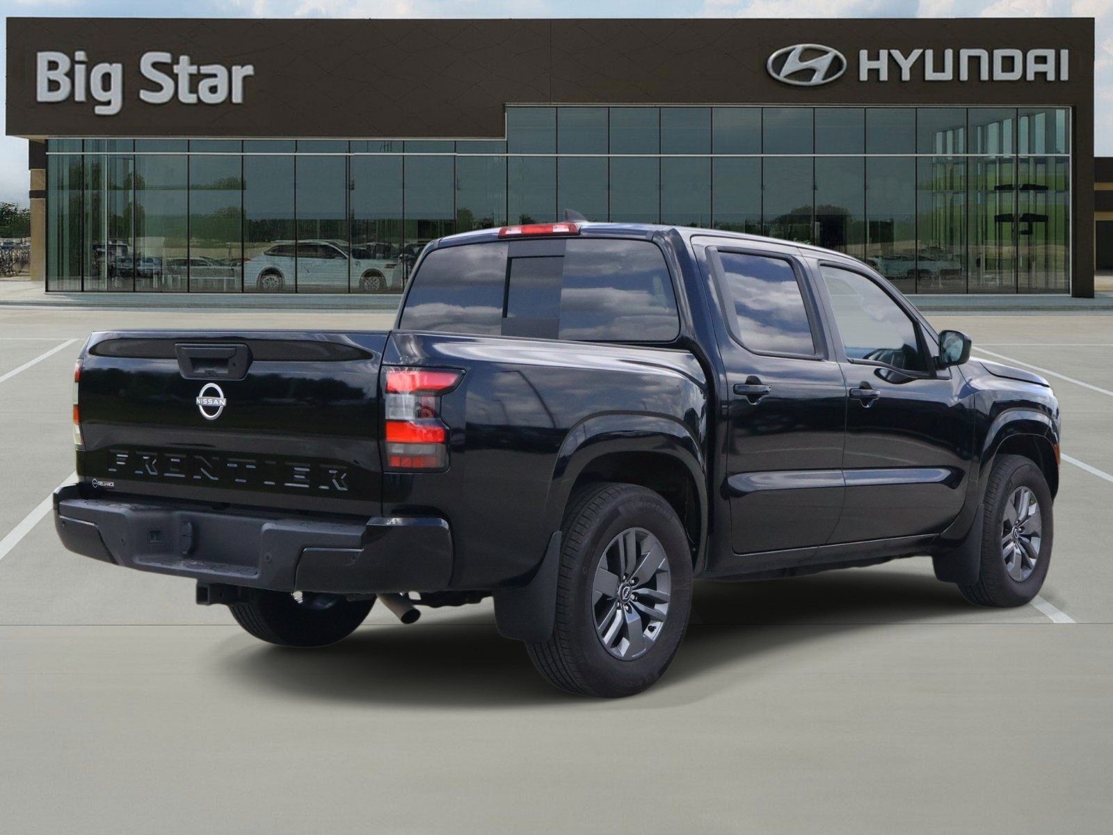 Used 2025 Nissan Frontier SV w/ SV Convenience Package RWD image 4