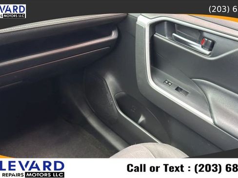 Used 2021 Toyota RAV4 XLE AWD/4WD image 9