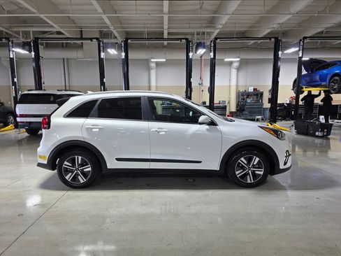 Used 2022 Kia Niro EX Premium FWD image 8