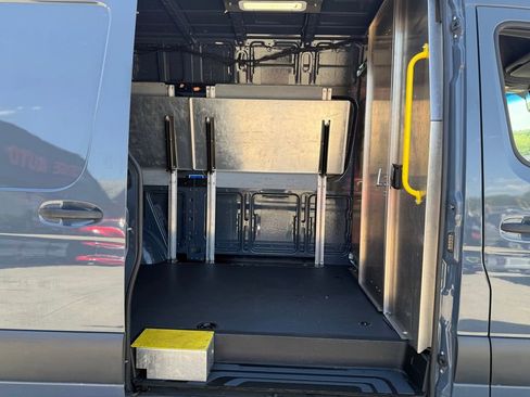 Used 2019 Mercedes-Benz Sprinter 144 image 12