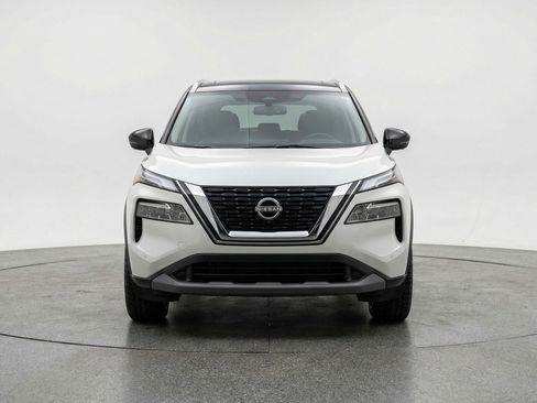 Used 2025 Nissan Rogue SV AWD/4WD image 2