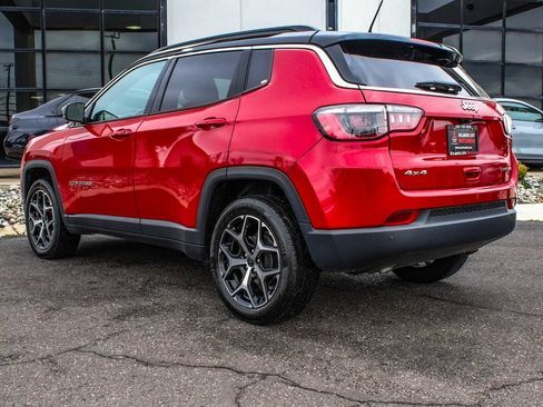 Used 2025 Jeep Compass Limited AWD/4WD image 4