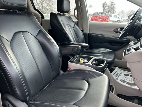 Used 2020 Chrysler Voyager Lxi image 27