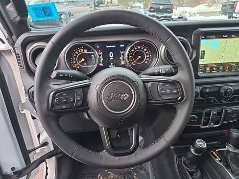 Certified 2023 Jeep Gladiator Willys image 24