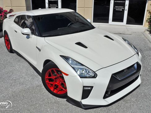 Used 2019 Nissan GT-R Premium image 7