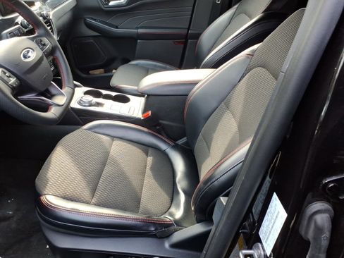 Used 2025 Ford Escape ST-Line image 2