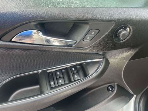 Used 2018 Chevrolet Cruze LS FWD image 11