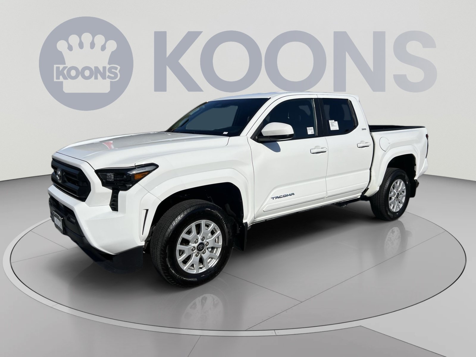 Used 2025 Toyota Tacoma SR5 AWD/4WD image 1