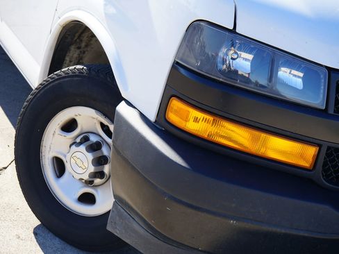 Used 2021 Chevrolet Express 2500 w/ Driver Convenience Package image 7