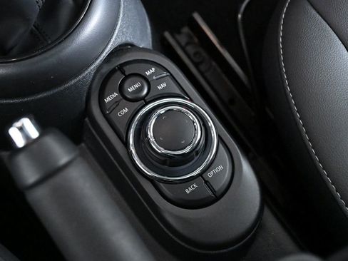 Certified 2024 MINI Cooper 2-Door Hardtop image 20