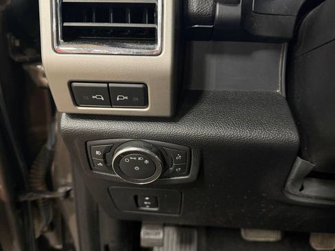 Used 2017 Ford F150 Lariat w/ Equipment Group 502A Luxury AWD/4WD image 29