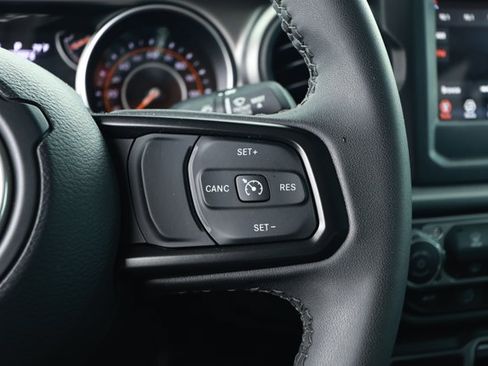 Used 2023 Jeep Gladiator Sport AWD/4WD image 14