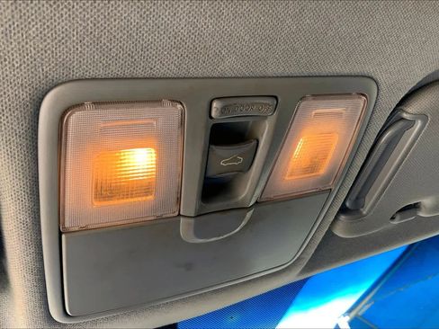 Used 2013 Hyundai Veloster w/ Style Pkg image 30