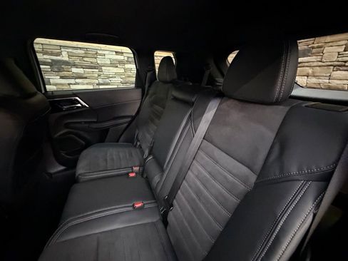 Used 2023 Mitsubishi Outlander SE image 26