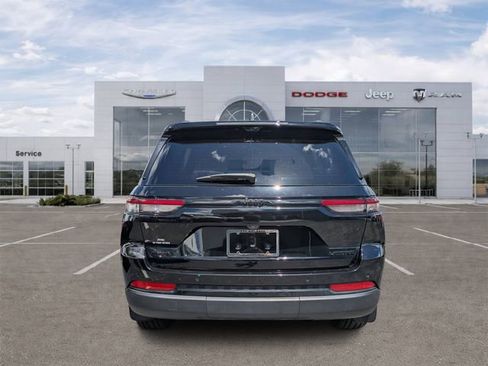 Certified 2025 Jeep Grand Cherokee Limited w/ Luxury Tech Group II image 4