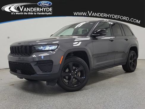 Used 2023 Jeep Grand Cherokee Altitude AWD/4WD image 1
