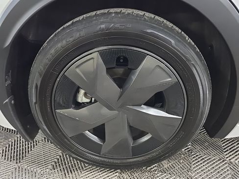 Used 2024 Toyota Prius Prime FWD image 13