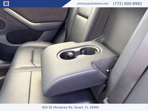Used 2022 Tesla Model Y Long Range AWD/4WD image 17
