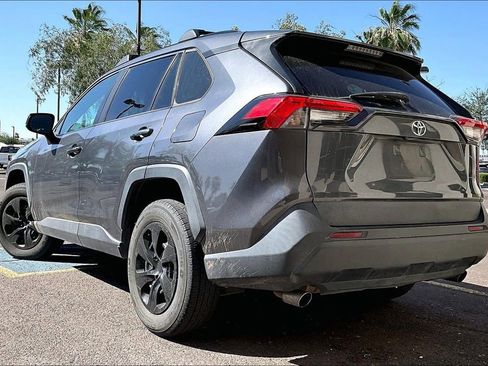Used 2021 Toyota RAV4 LE AWD/4WD image 4